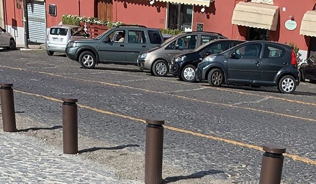 Montesarchio, danneggiato dissuasore in piazza Umberto I