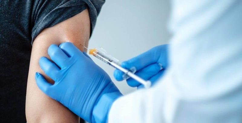 Vaccini, dal 1 dicembre terza dose per fascia 40-60 anni