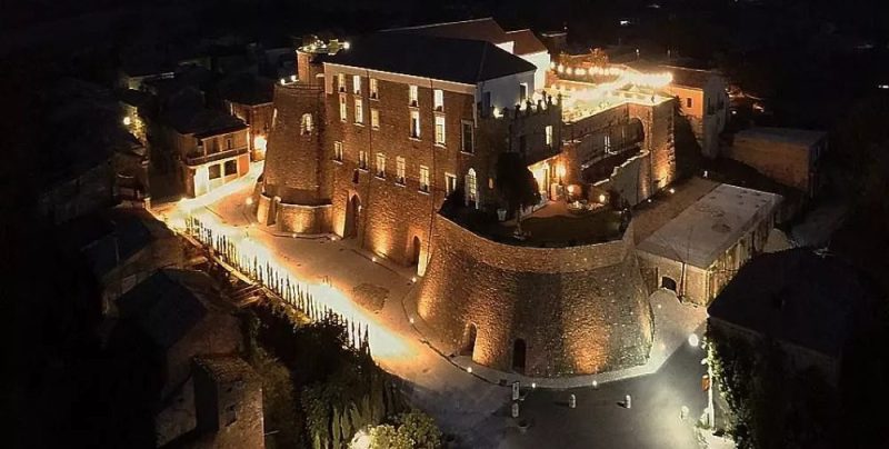 Apice, la Magia del Natale al Castello dell’Ettore: domani via ai “Mercatini”