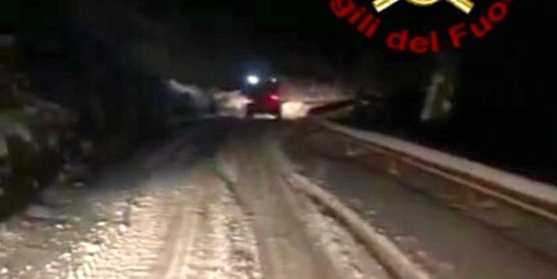 Giovani bloccati dalla neve, intervengono i Vigili del Fuoco