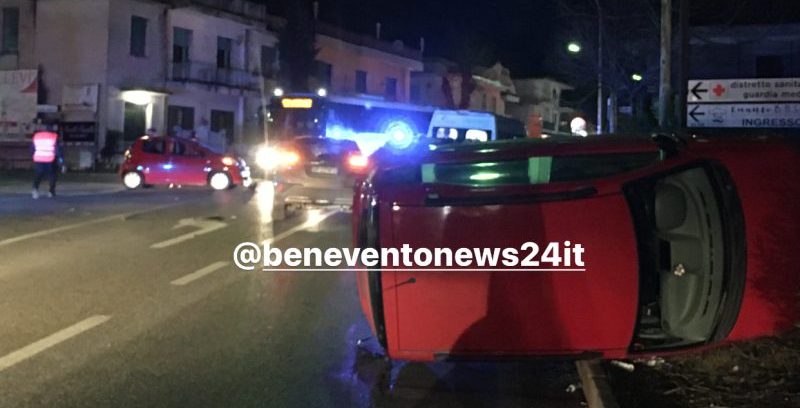 FOTO – San Giorgio del Sannio, triplice tamponamento in via dei Sanniti