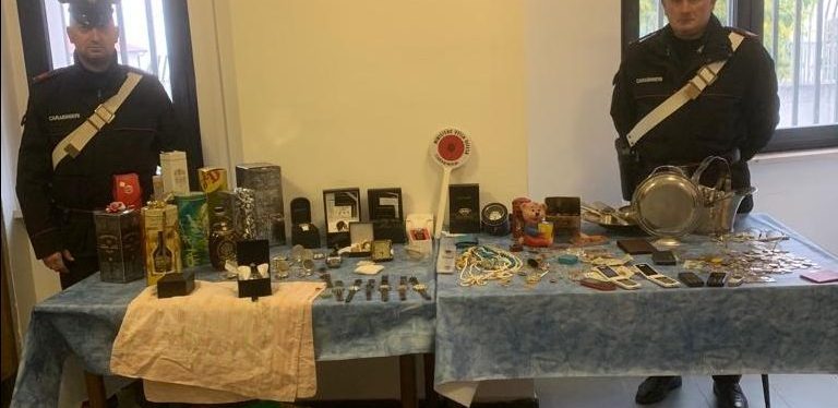 Amorosi, furto in abitazioni: arrestati in 4