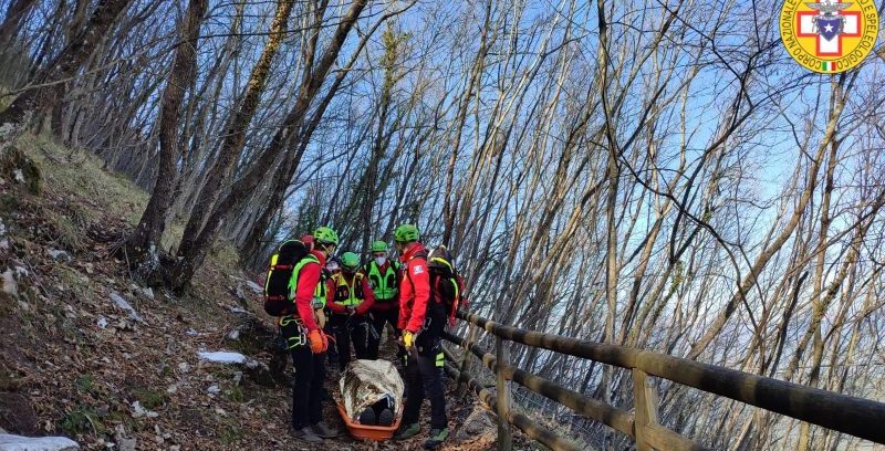 Escursionista precipita lungo un sentiero: interviene il Soccorso Alpino e Speleologico