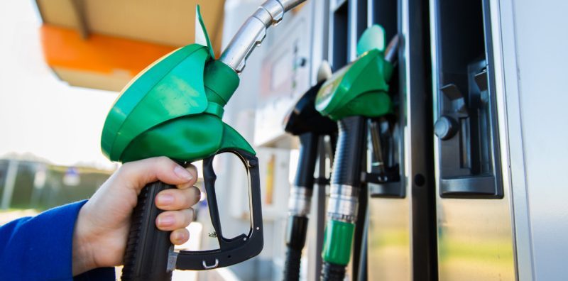 Carburanti, nuovo aumento dei prezzi. Benzina, prezzo self supera 1,8 euro al litro