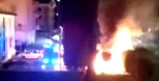 San Giorgio del Sannio, auto in fiamme in via Giuseppe Mazzini