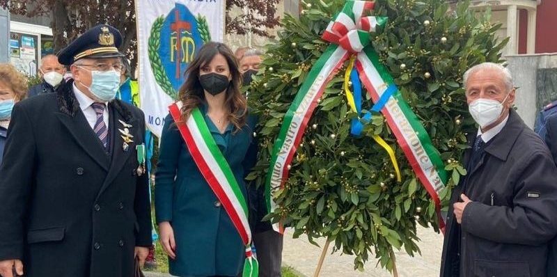 Montesarchio, cerimonia in ricordo dei caduti: deposta corona d’alloro in Piazza Umberto I