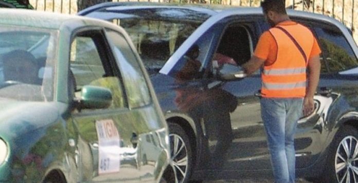 Benevento, pregiudicati svolgono attività di parcheggiatori abusivi: stretta dei Carabinieri