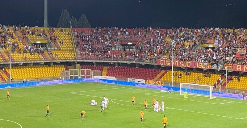 Benevento-Cosenza 0-1: inizia male il campionato dei giallorossi. Decide Larrivey