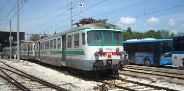 Linea ferroviaria Benevento-Napoli operativa nel 2026, insorge il Comitato Disagiati V.C.: “Chiediamo dimissioni Presidente EAV”