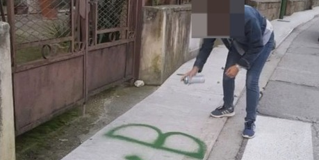 Sant’Agata de’ Goti| Scritte “Piedibus” sui muri della città, Pd e De Goti chiedono dimissioni di Meccariello