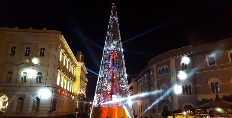 Benevento, Natale: avviso pubblico per per l’adozione di strade, piazze e aree comunali da allestire con addobbi, decorazioni e luminarie