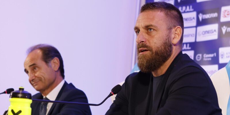 Spal, De Rossi: “Non mi è piaciuto come abbiamo giocato, forse anche in undici avremmo preso gol. Sull’arbitraggio…”