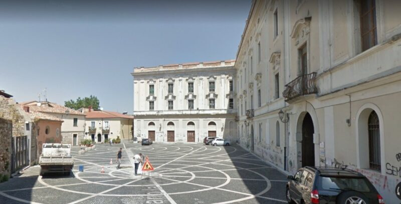 Benevento| Piazza Arechi II, buttafuori aggredisce cliente: sospesa licenza a locale della movida