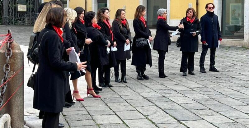 FOTO E VIDEO – Benevento, la Consulta delle donne celebre la Giornata contro la violenza di genere