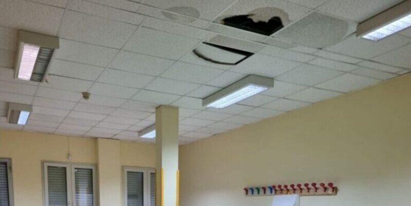 Benevento, Liceo Rummo: si stacca pezzo di solaio dal soffitto