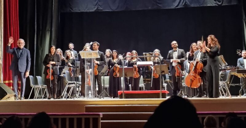 <strong>Al Teatro Comunale, l’Orchestra Filarmonica di Benevento e la fine recitazione di Luca Word hanno affascinato i presenti</strong>