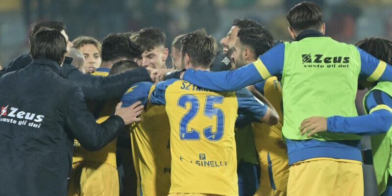 Serie B,  37a giornata: il Frosinone supera 3-2 il Genoa nel posticipo