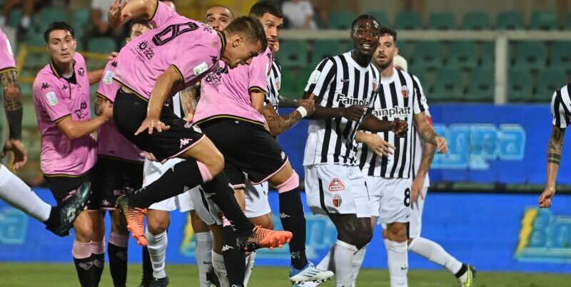 Serie B, Ascoli-Palermo rinviata per colpa di un finestrino