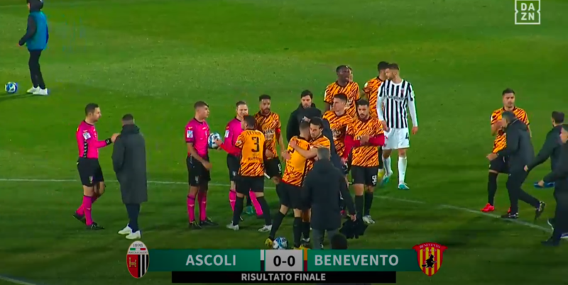 Ascoli-Benevento 0-0: i giallorossi, in 10 per oltre un tempo, portano via un punto dal “Del Duca”