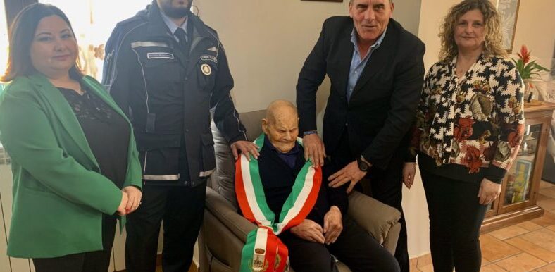 Paupisi, 105 anni per Carmine Fusco: si festeggia il nonno da guinnes dei primati 