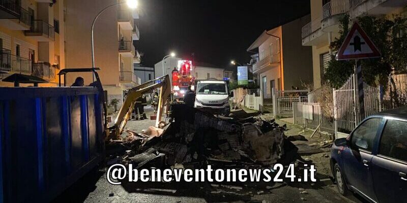 Maltempo, a San Giorgio del Sannio vola via la copertura di un palazzo (FOTO)