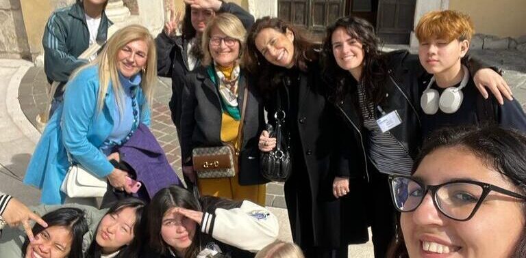 Una delegazione di studenti stranieri in visita alla Biblioteca e a Santa Sofia