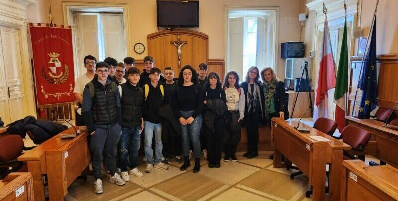 Benevento| Pics e Smart City, i ragazzi dell’Iti Lucarelli in dialogo con il sindaco Mastella