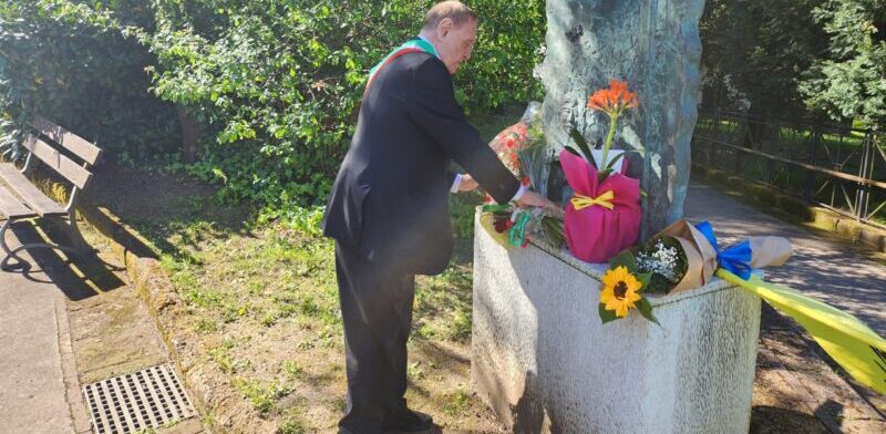 Benevento| Deposta una corona di fiori in memoria di Raffaele Delcogliano e Aldo Iermano,