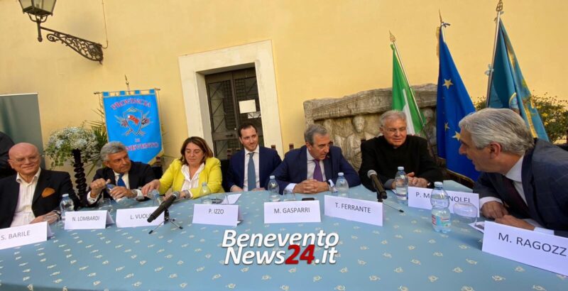 FOTO E VIDEO – Benevento, inaugurata la scuola di formazione politica intitolata a Mino Izzo. Il ricordo di Gasparri: “Esempio di grande serietà”