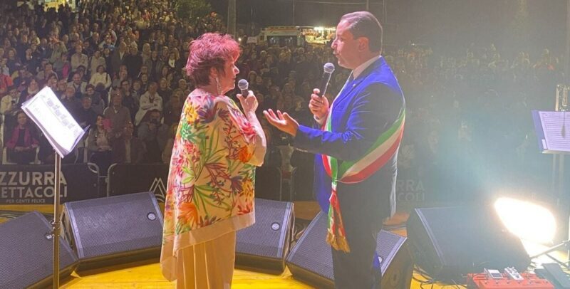 FOTO E VIDEO – Orietta Berti incanta il pubblico di Pagliara