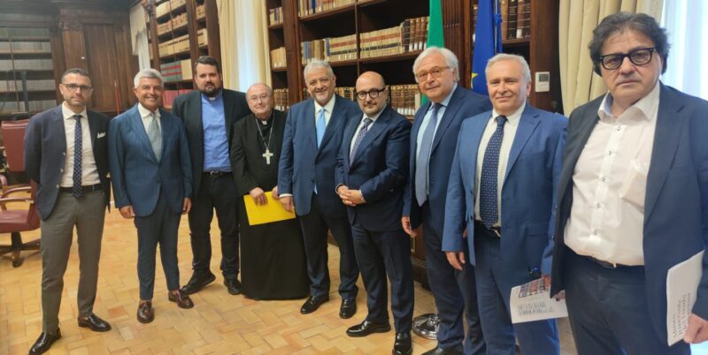 Ministro Sangiuliano riceve delegazione guidata dal Sen. Matera e accoglie invito a venire nel Sannio