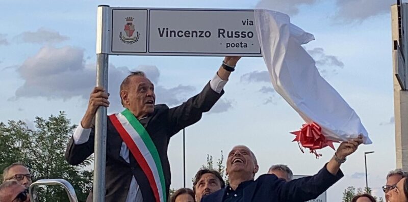 VIDEO – Benevento, inaugurata strada in memoria di Vincenzo Russo, autore di “I’ te vurria vasà”