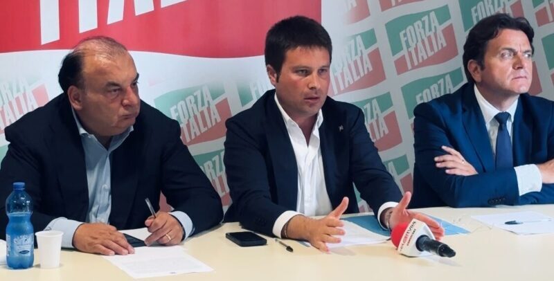 Coordinamento provinciale Forza Italia: “Le morali di Del Basso De Caro non sono credibili”