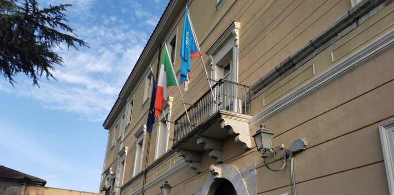 Palazzo Mosti| Esposta la bandiera azzurra per celebrare la Giornata mondiale dell’ONU