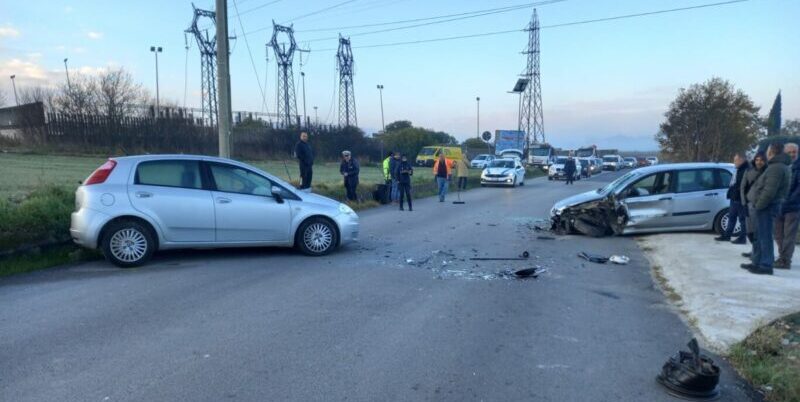 Scontro frontale in contrada Cancelleria, ferito gravemente uno dei conducenti (FOTO)