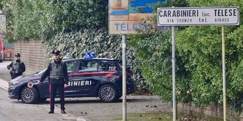 Telese Terme, donna rapinata in centro: i Carabinieri risalgono agli autori (FOTO)