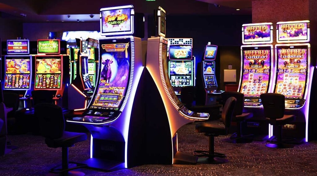 Benevento, rubano 2000 euro da slot machine: arrestati due sanniti