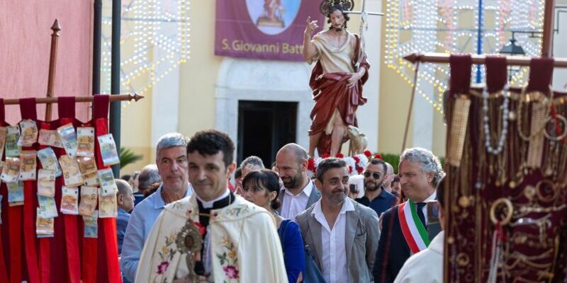 San Giovanni di Ceppaloni, una processione senza tempo per il ‘2024 – Anno delle Radici’