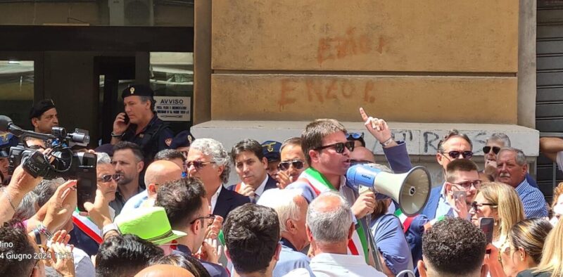 Crisi ospedaliera Sant’Agata dei Goti: manifestazione a Napoli degli Amministratori locali e cittadini sanniti