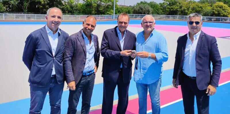 Benevento| Il sindaco Mastella consegna le chiavi del pattinodromo alla società che gestirà l’impianto