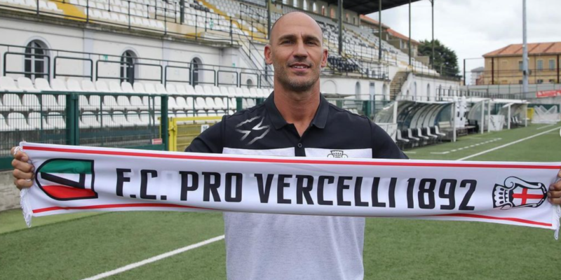 Benevento, l’ex Paolo Cannavaro presentato come nuovo allenatore della Pro Vercelli