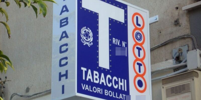 Benevento, ladri rubano sigarette in un tabacchi nella zona dell’ospedale Rummo