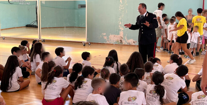 Castel Baronia, i Carabinieri incontrano i bambini dell’oratorio “estivo  2024”