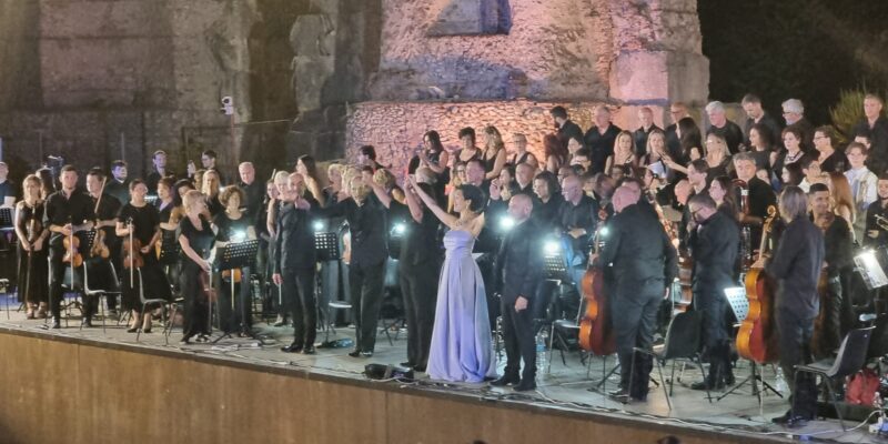 Musica, coro e balletto dei  “Carmina Burana” chiudono la rassegna della “Lirica al Teatro Romano”