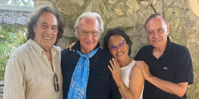 Mastella e Della Valle a Capri con i Ricchi e Poveri: la foto spopola sui social e supera quella con Lenny Kravitz