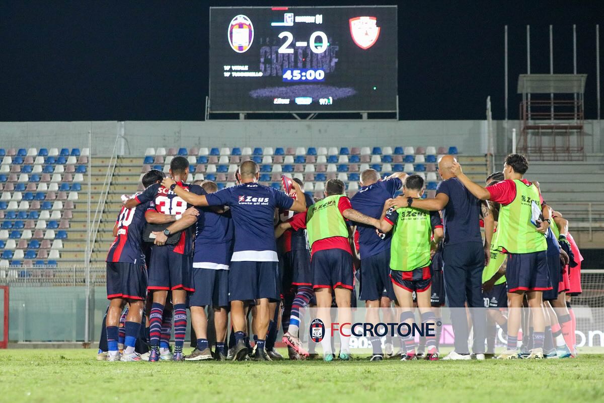 Crotone-Benevento, i convocati di Mister Longo: tre assenti, rientra Kolaj