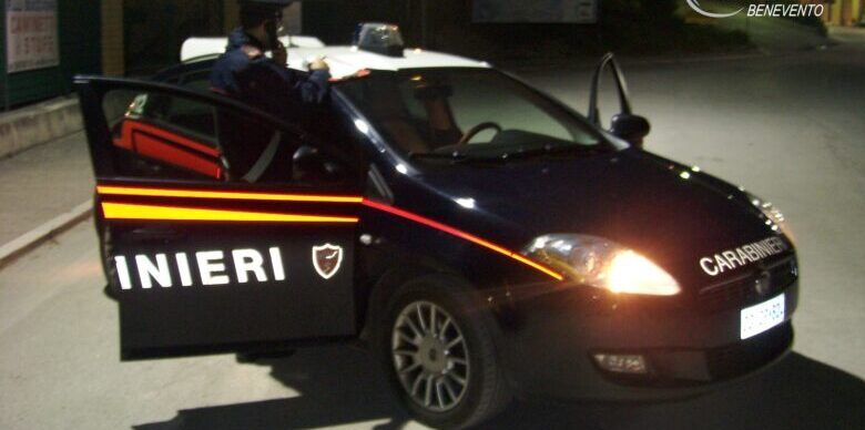 Castelpoto, chiede soldi ai genitori per la droga e poi si scaglia contro di loro: arrestato 25enne