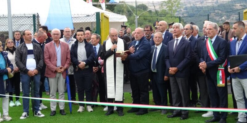 FOTO E VIDEO – San Giorgio la Molara: il Ministro Abodi, il Presidente Vigorito e il Benevento inaugurano il nuovo campo sportivo