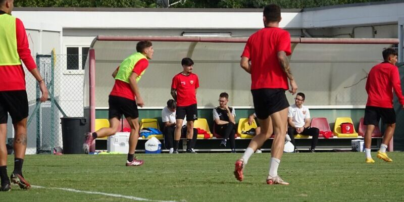 FOTO – Benevento, seduta a porte aperte all’Antistadio: problemi per Nunziante e Lanini