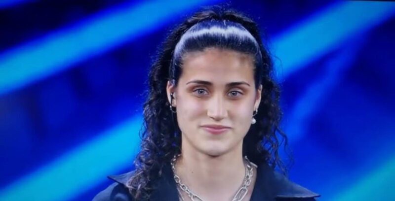 Montesarchio, la giovane Eva De Santis sul palco di X Factor